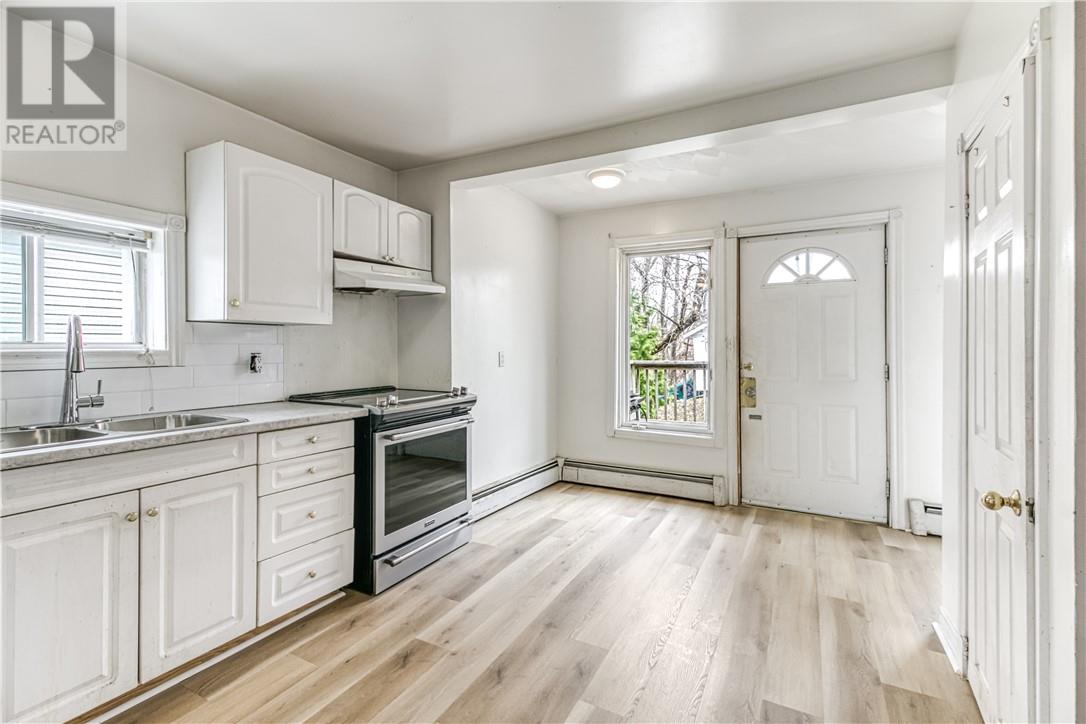 554 Regent Street Property Photo 8