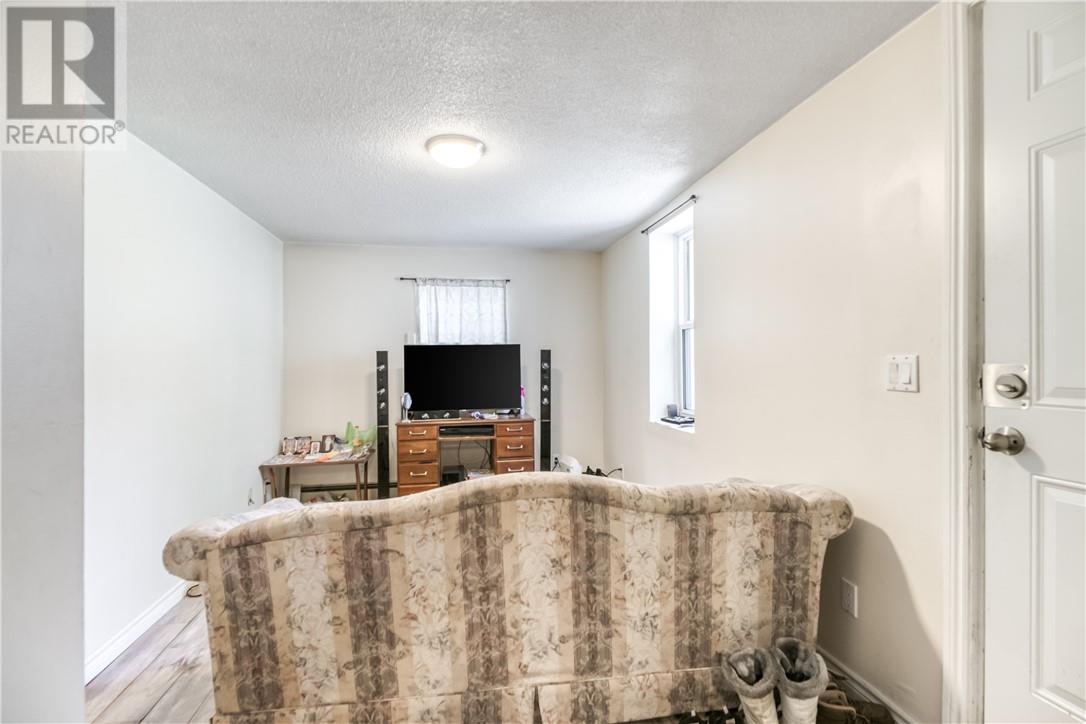 554 Regent Street Property Photo 37