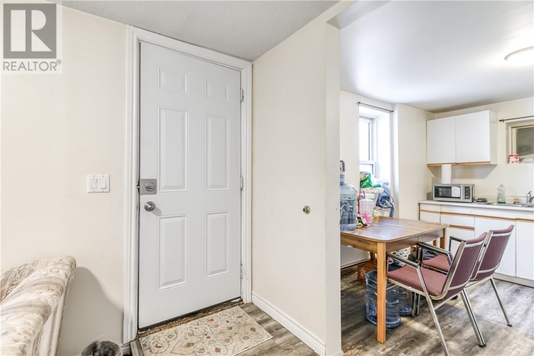 554 Regent Street Property Photo 38
