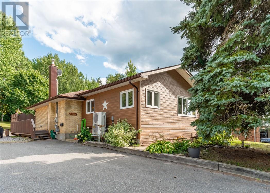 1786 Latimer Crescent