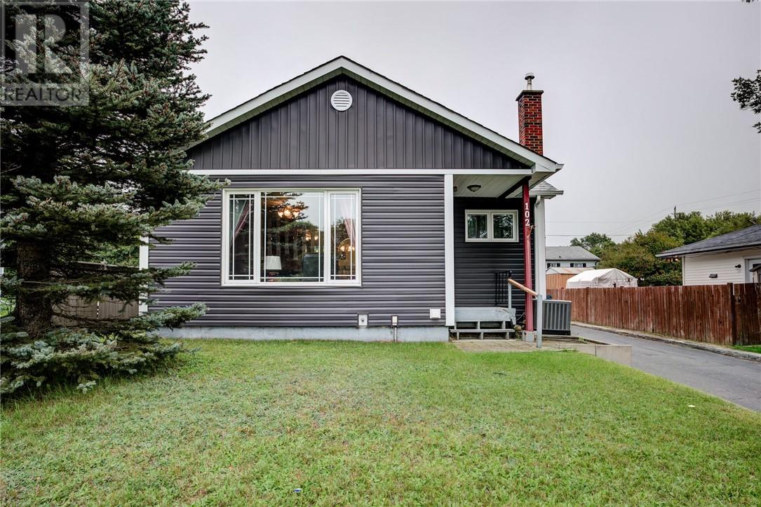 102 Ash Street Photo de la propriété 1