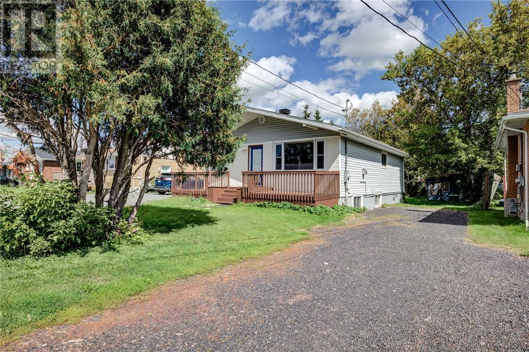 60 Charlotte Property Photo 3
