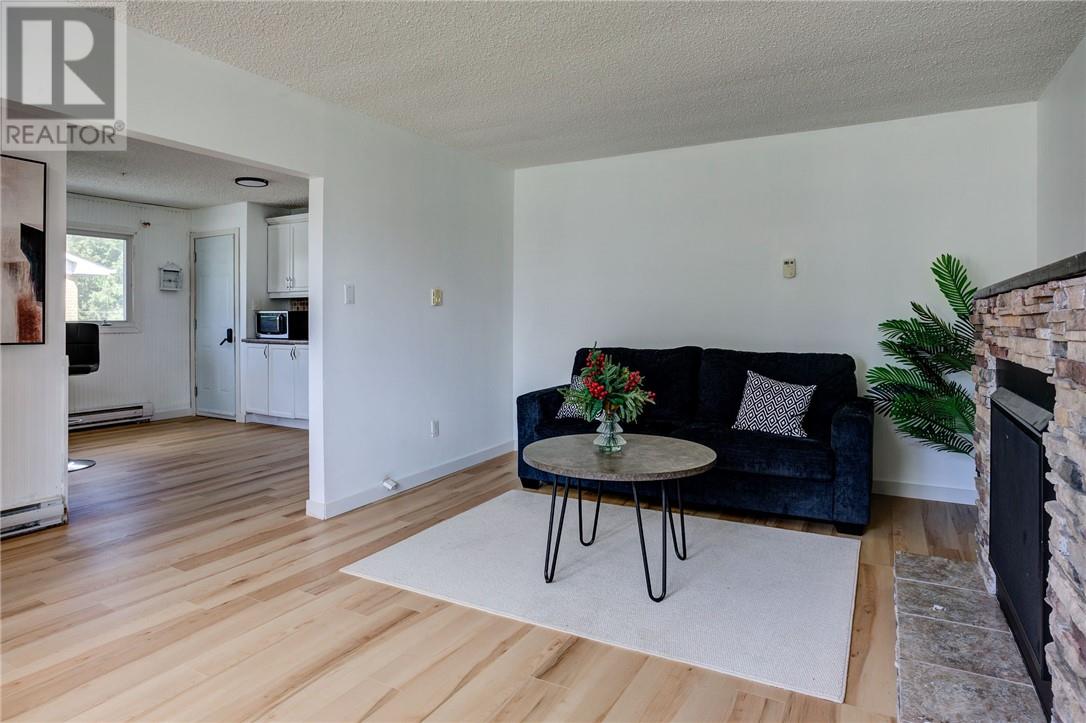 60 Charlotte Property Photo 5