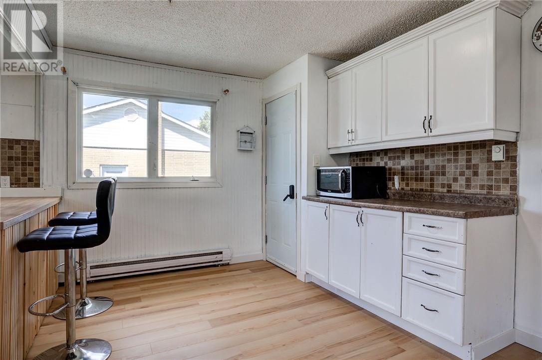 60 Charlotte Property Photo 6