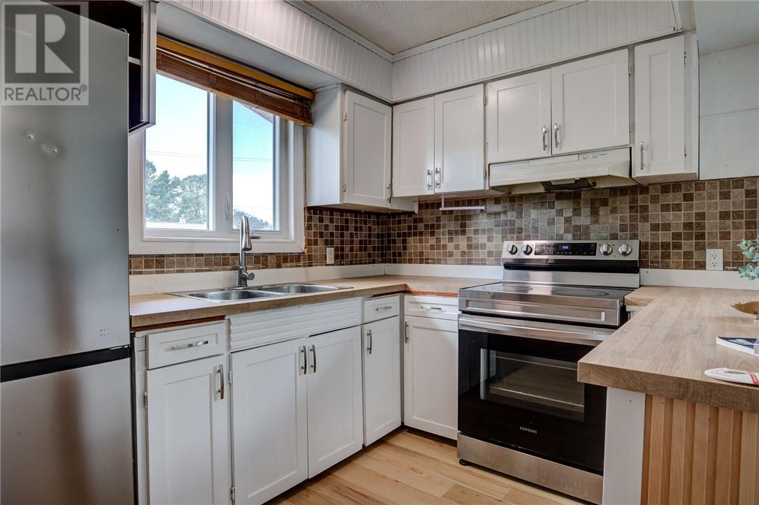60 Charlotte Property Photo 7