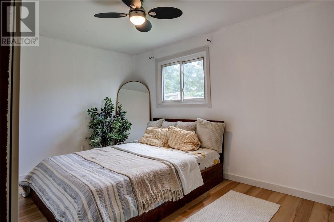 60 Charlotte Property Photo 11