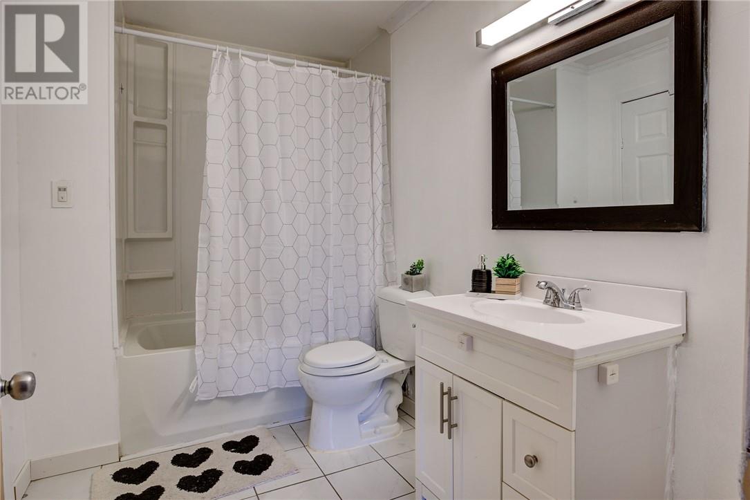 60 Charlotte Property Photo 12