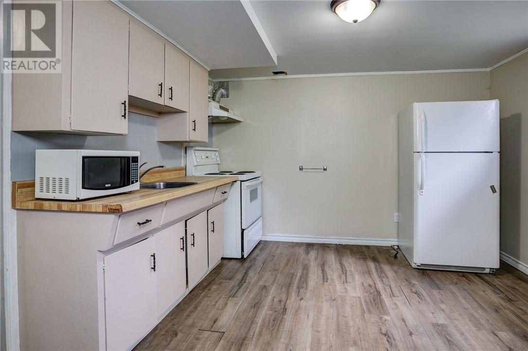 60 Charlotte Property Photo 13