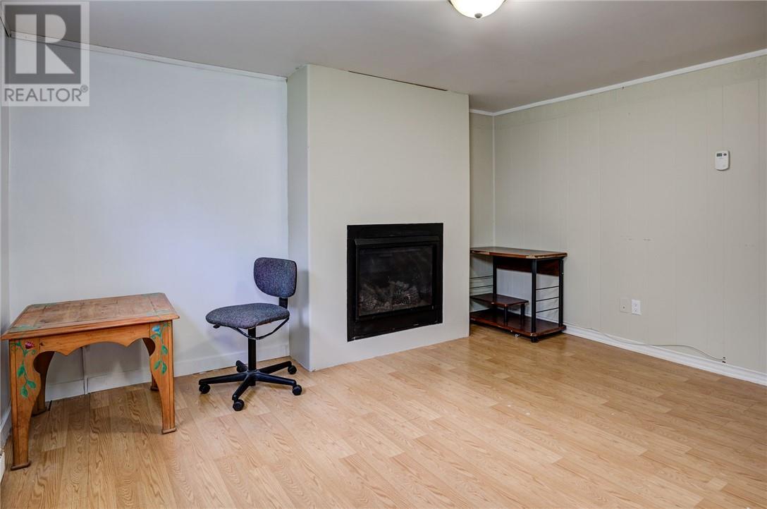 60 Charlotte Property Photo 14