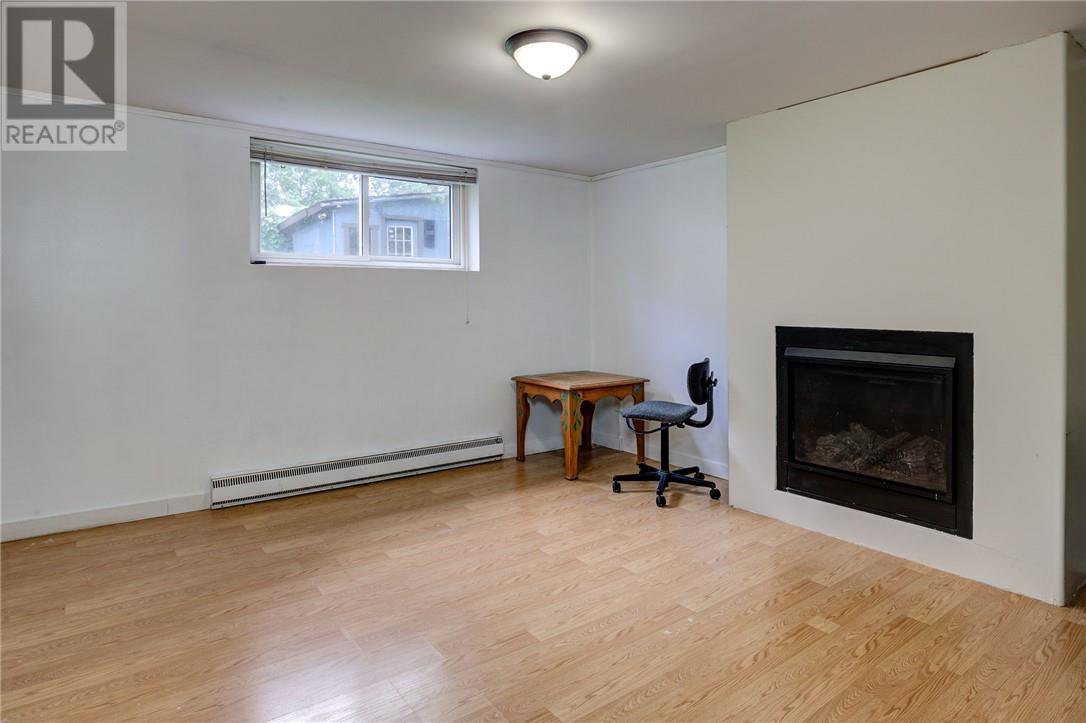 60 Charlotte Property Photo 16