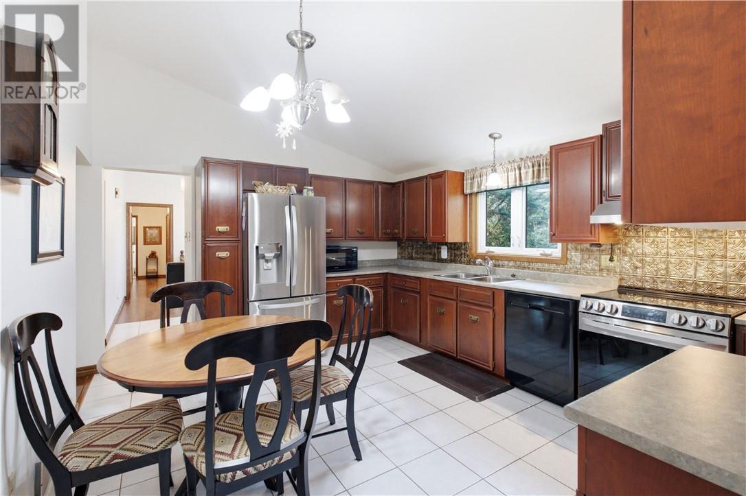 2124 Salo Road Property Photo 8
