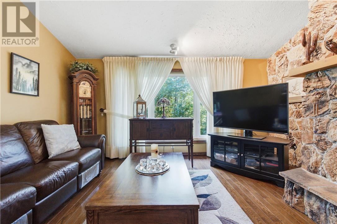 2124 Salo Road Property Photo 12