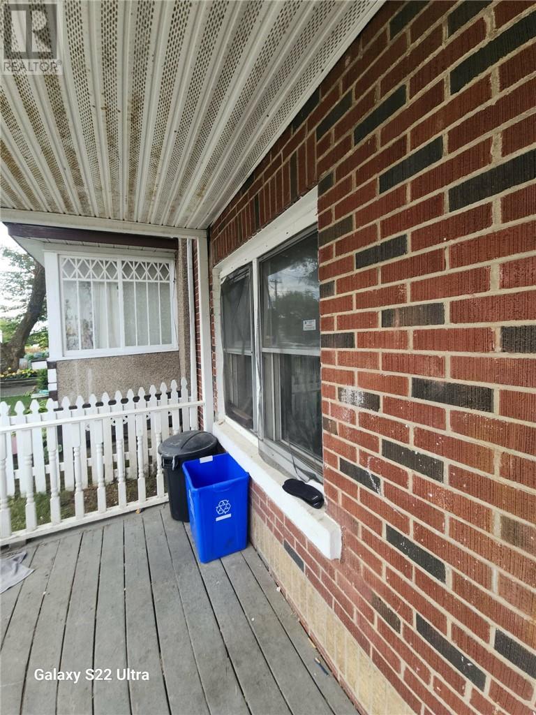335 Frood Road Property Photo 3