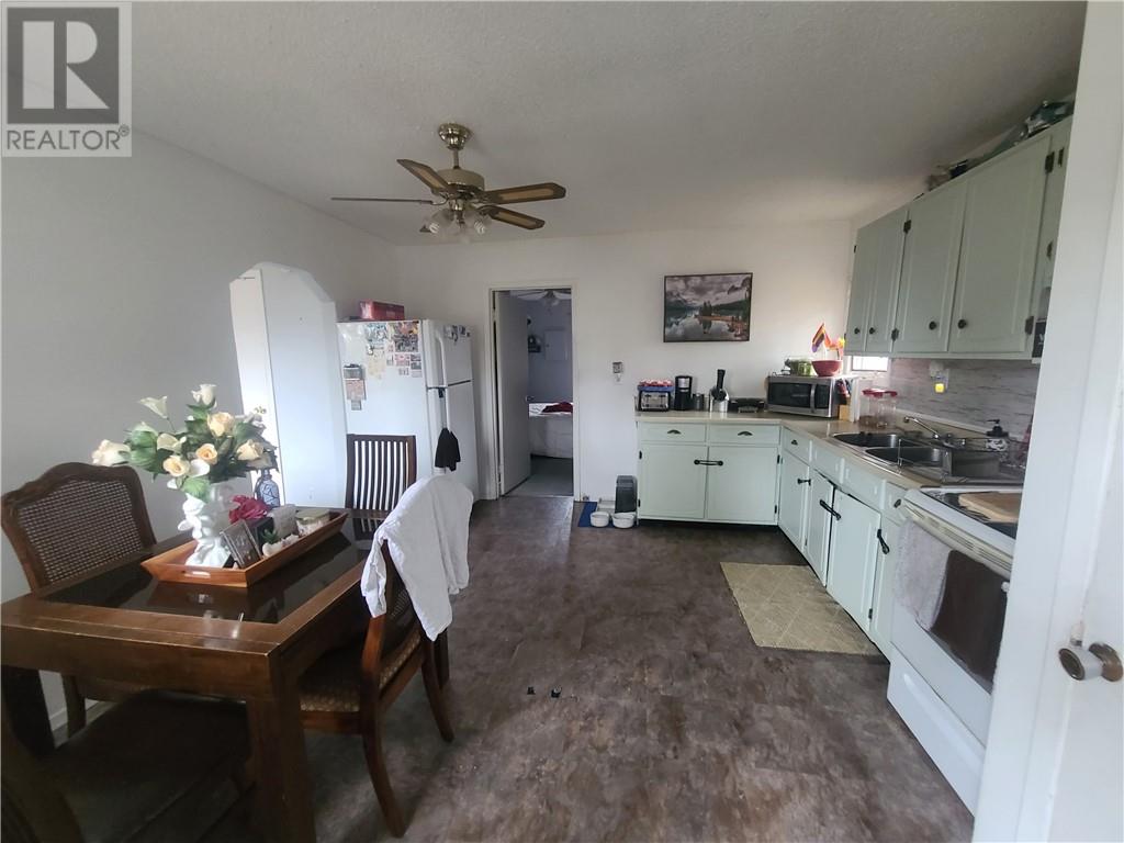 1560 Weller Street Property Photo 9