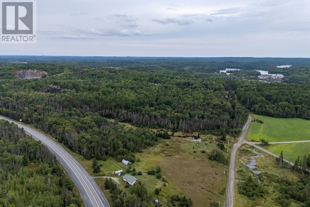 556 Lorne Falls Property Photo 13