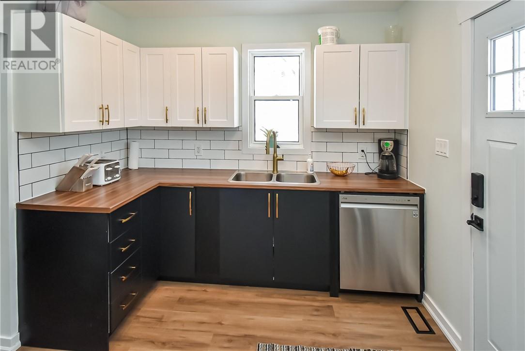 14 B Sixth Avenue Property Photo 3