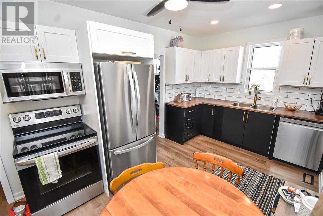 14 B Sixth Avenue Property Photo 4