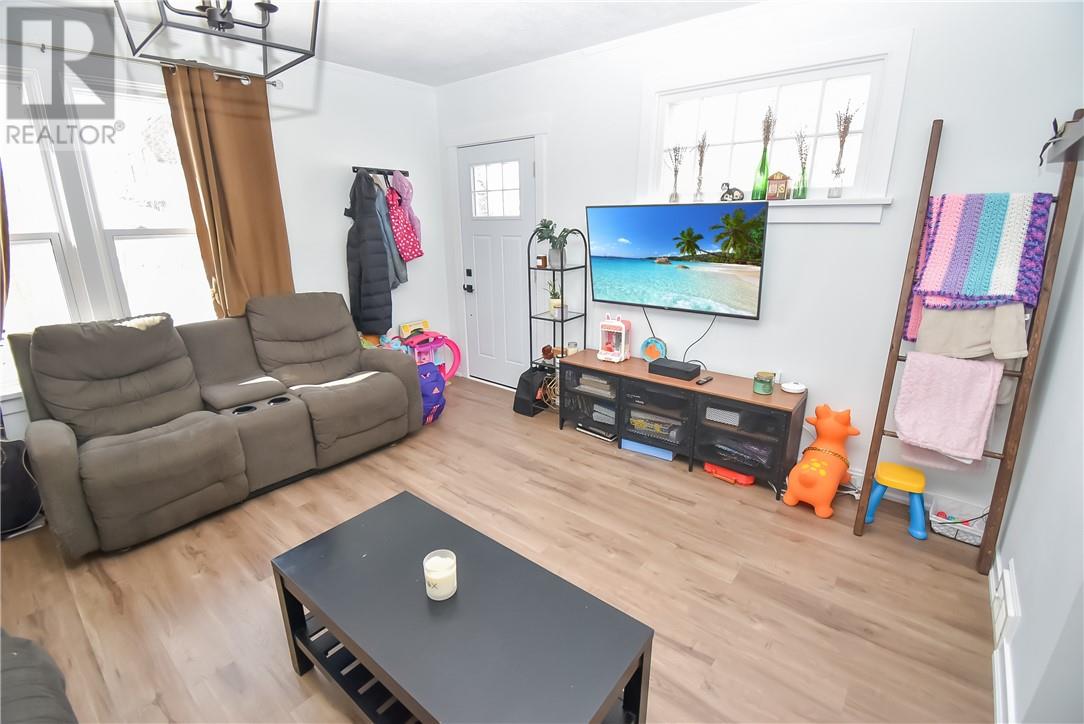 14 B Sixth Avenue Property Photo 5