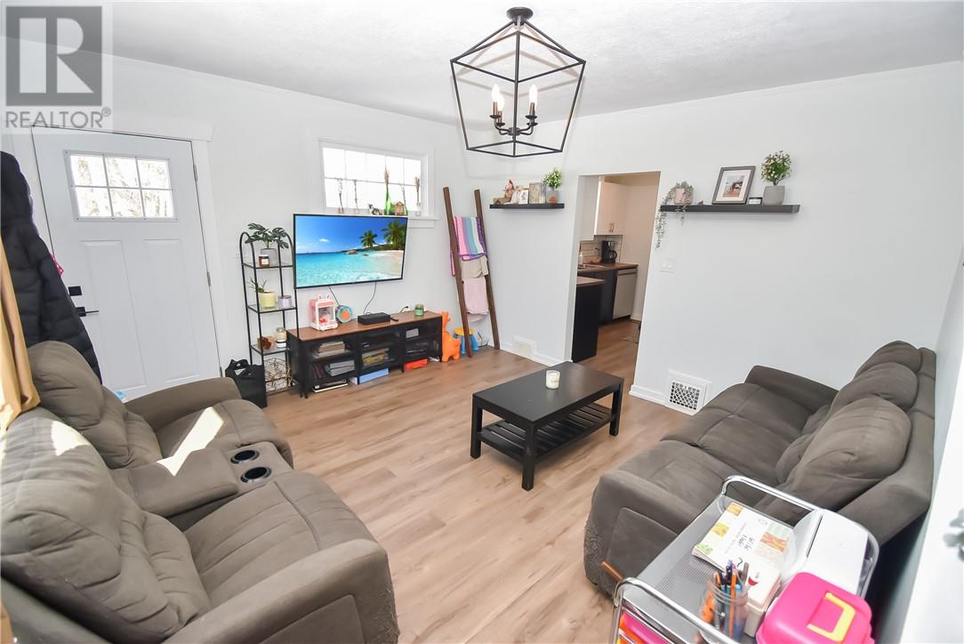 14 B Sixth Avenue Property Photo 6