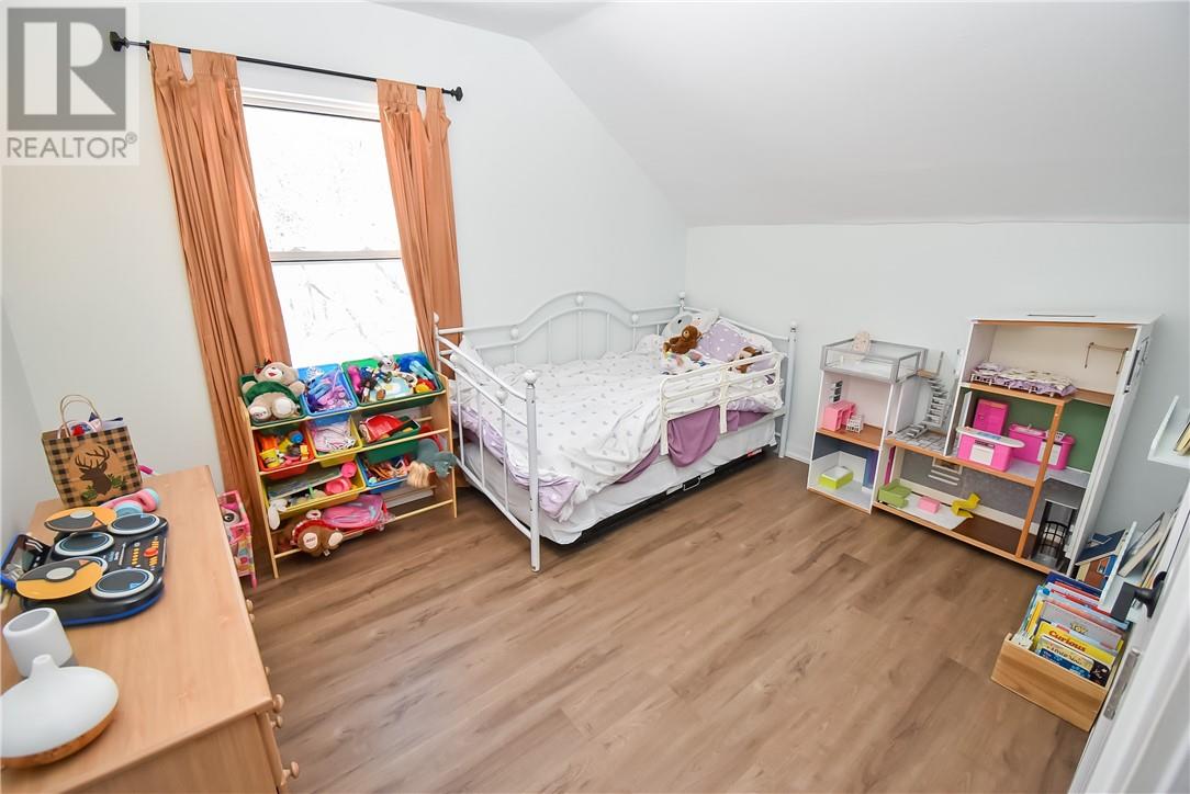 14 B Sixth Avenue Property Photo 8