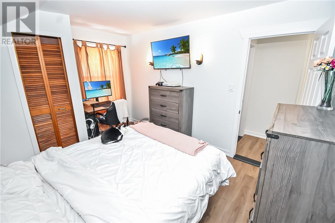 14 B Sixth Avenue Property Photo 9