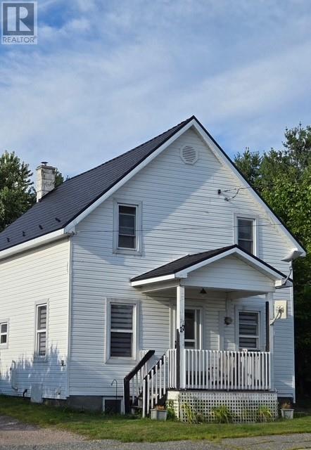 27 Notre Dame St. E. Property Photo 1