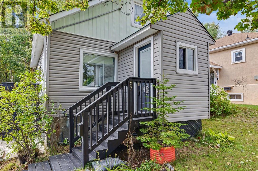 87 Simcoe Street