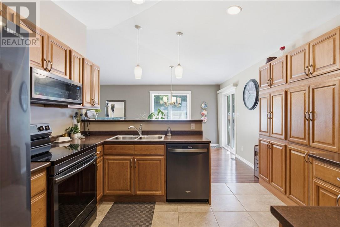 2425 Frontenac Street Property Photo 3