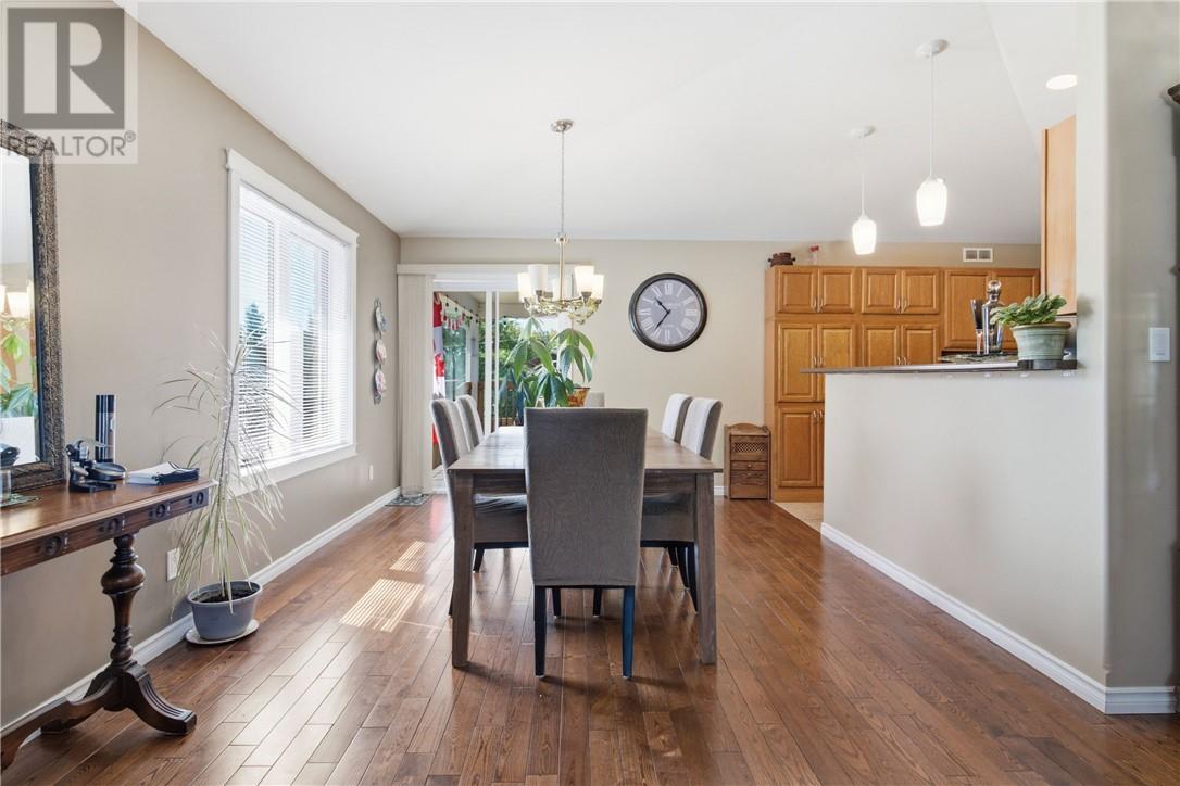 2425 Frontenac Street Property Photo 4