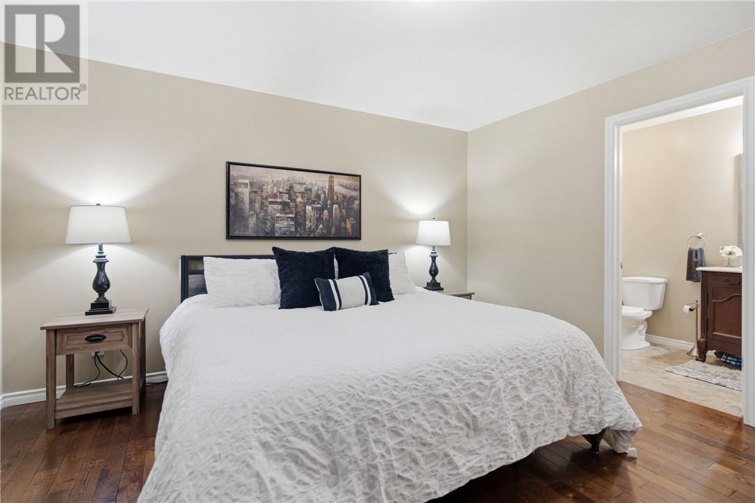 2425 Frontenac Street Property Photo 11