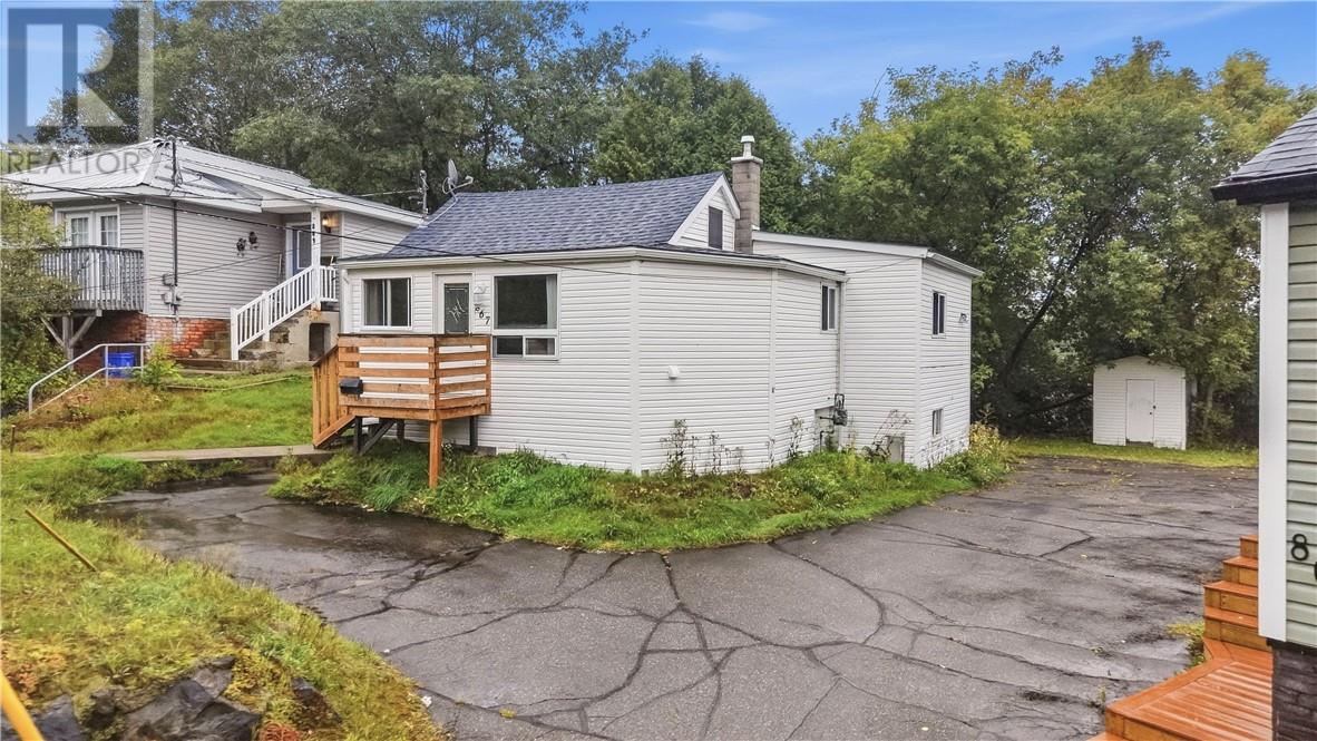867 Lonsdale Avenue Property Photo 1