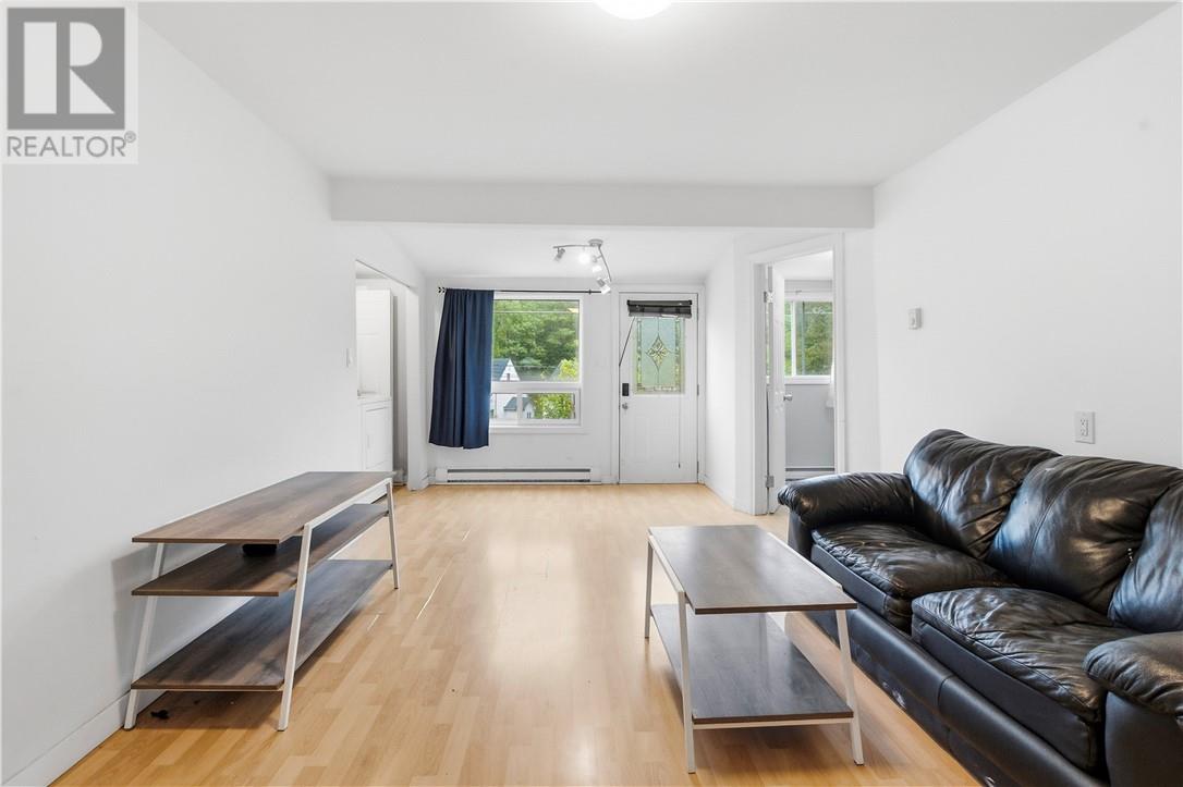 867 Lonsdale Avenue Property Photo 3