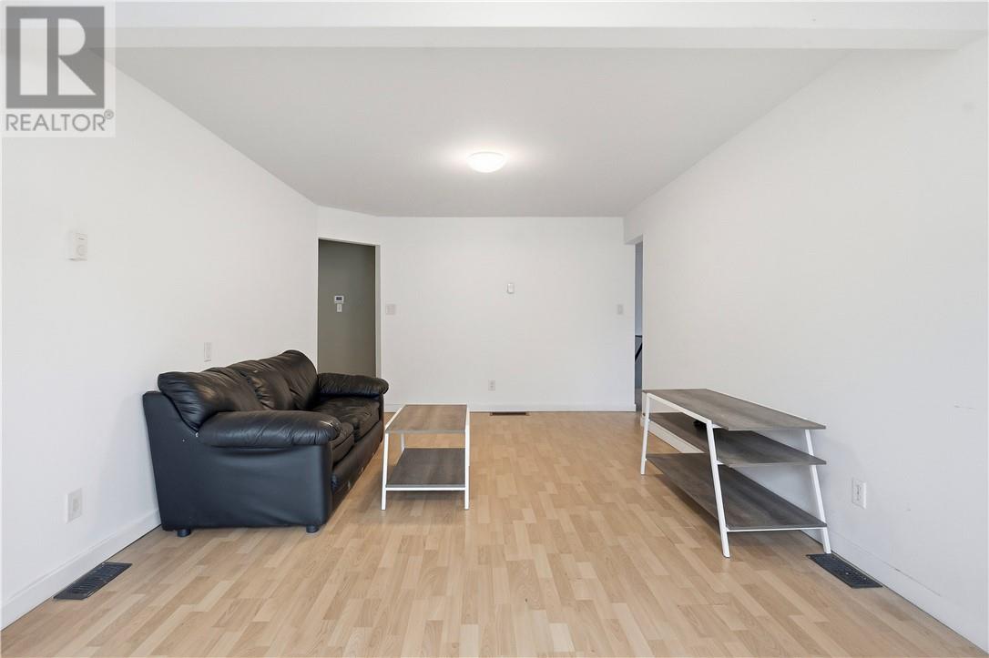867 Lonsdale Avenue Property Photo 4