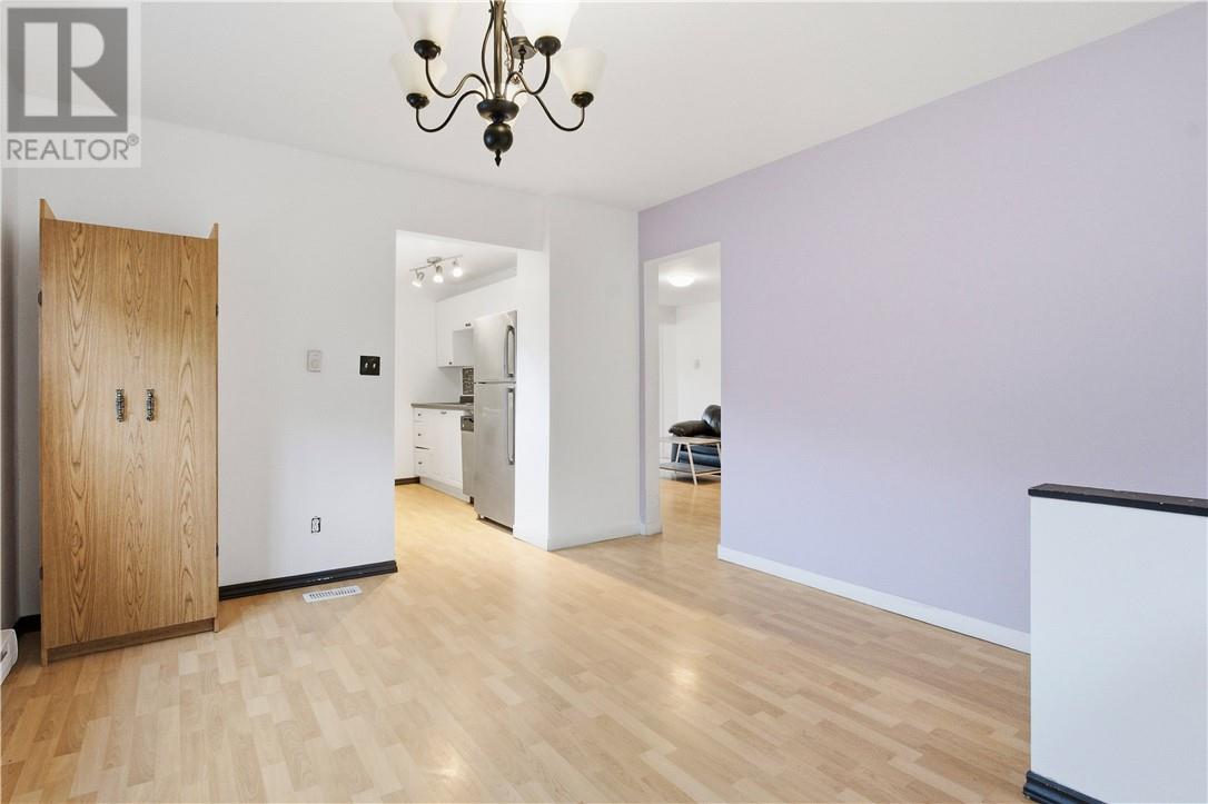 867 Lonsdale Avenue Property Photo 8