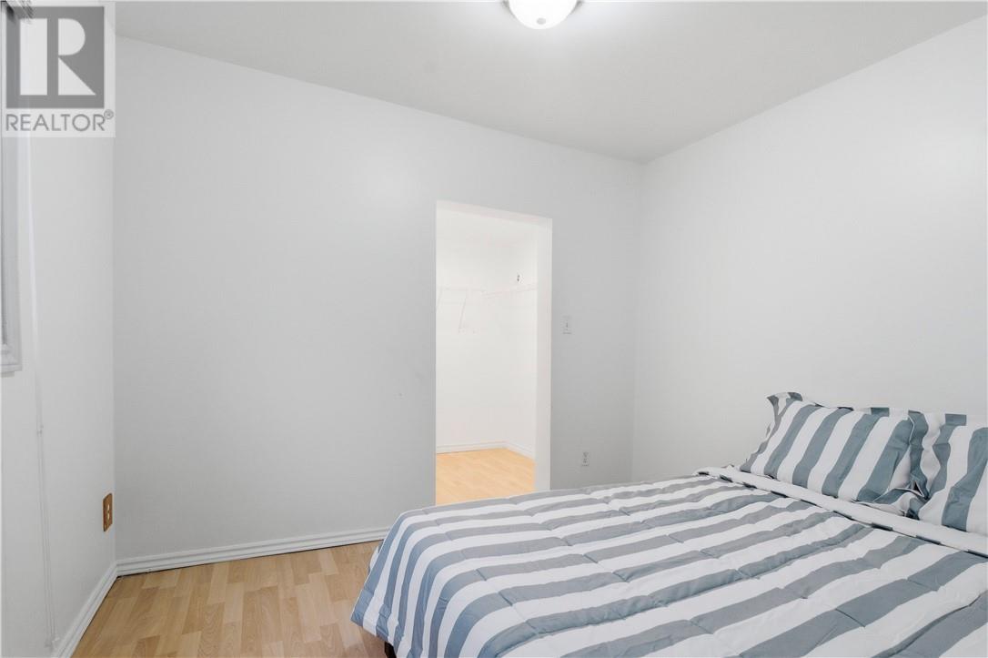 867 Lonsdale Avenue Property Photo 10