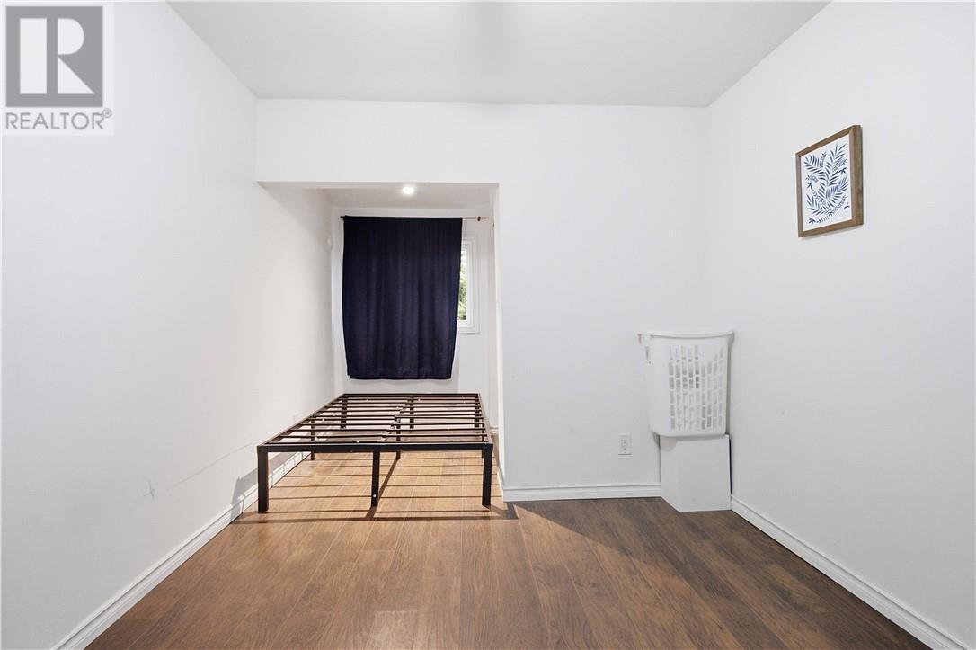 867 Lonsdale Avenue Property Photo 15