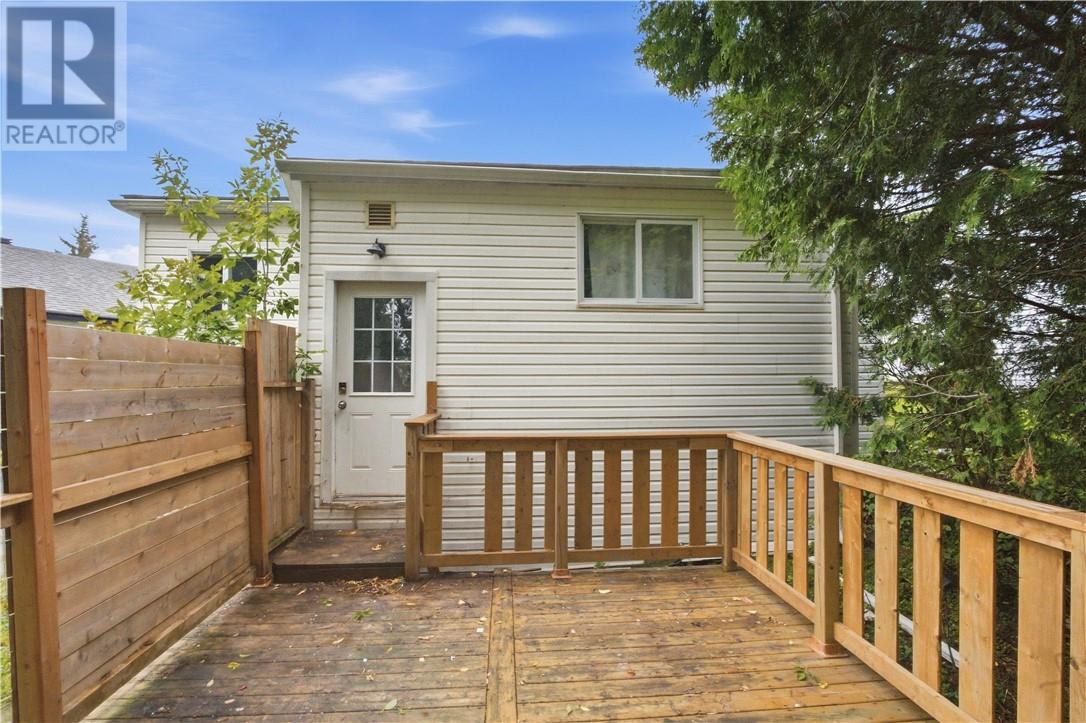 867 Lonsdale Avenue Property Photo 18