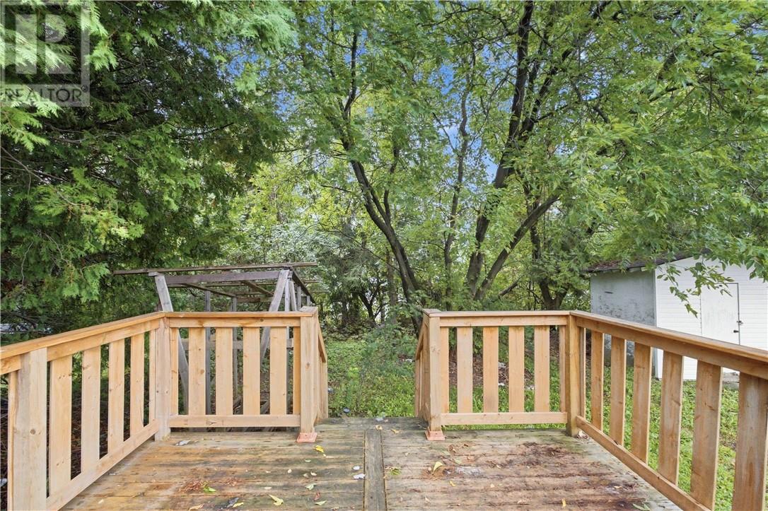 867 Lonsdale Avenue Property Photo 19