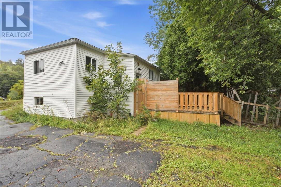 867 Lonsdale Avenue Property Photo 21