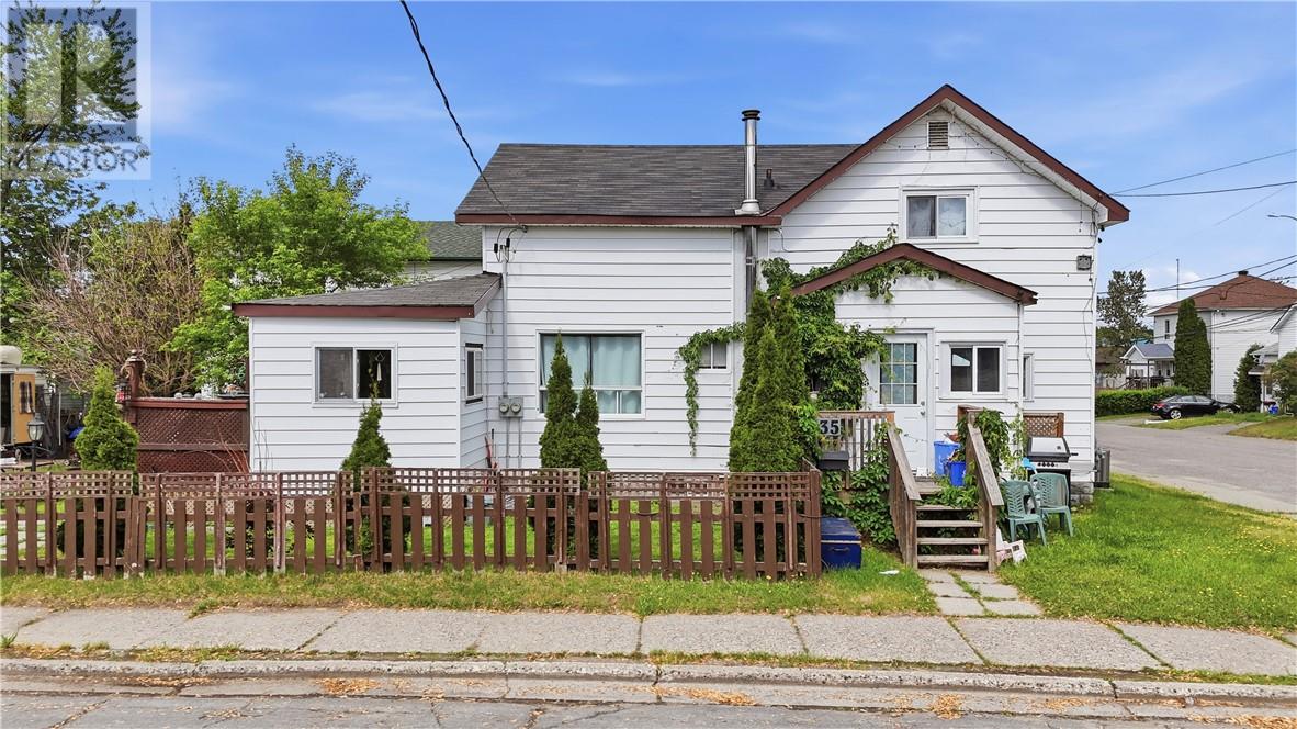 435 Clinton Avenue Photo de la propriété 1