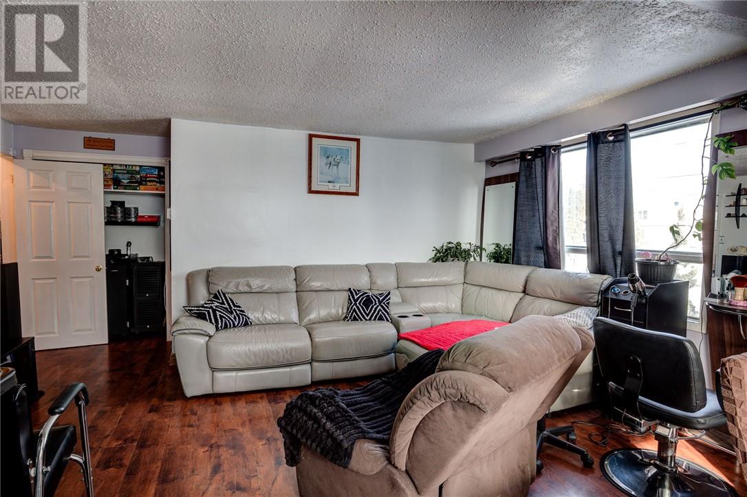 435 Clinton Avenue Property Photo 4