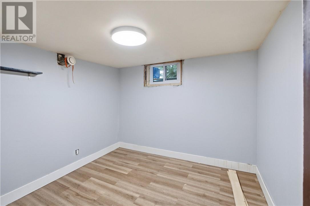 3308 Falconbridge Highway Property Photo 14