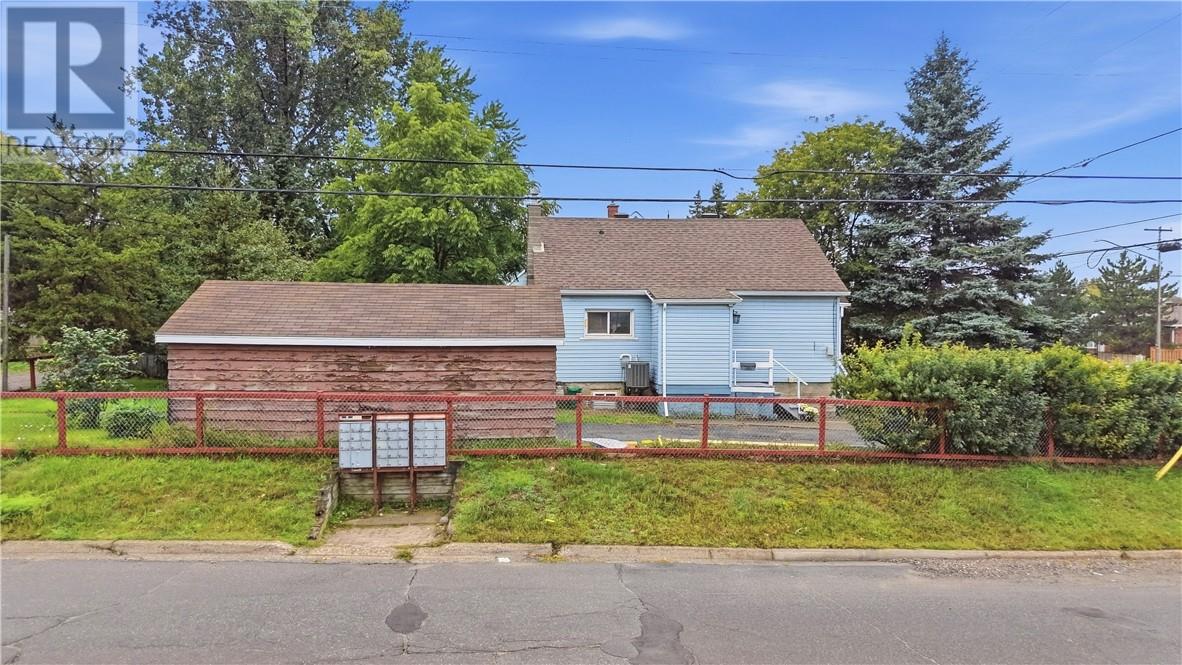 3308 Falconbridge Highway Property Photo 17
