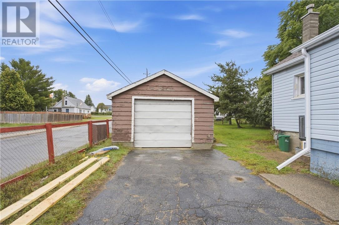 3308 Falconbridge Highway Property Photo 18