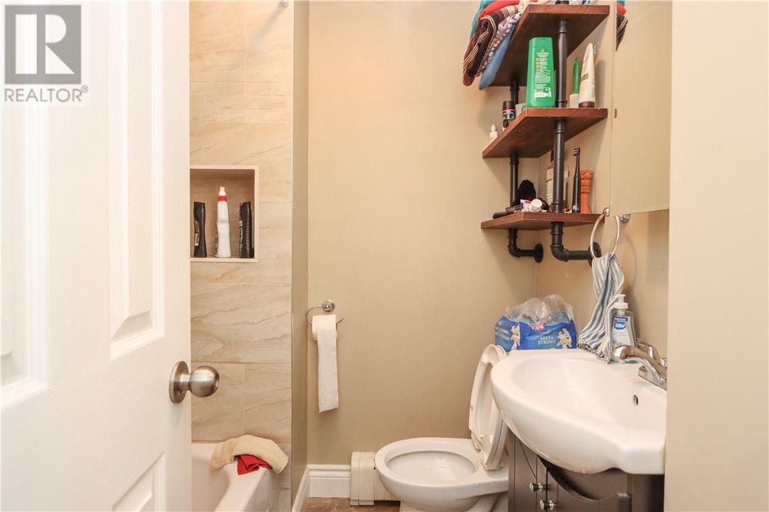 348-352 Howey Drive Property Photo 8