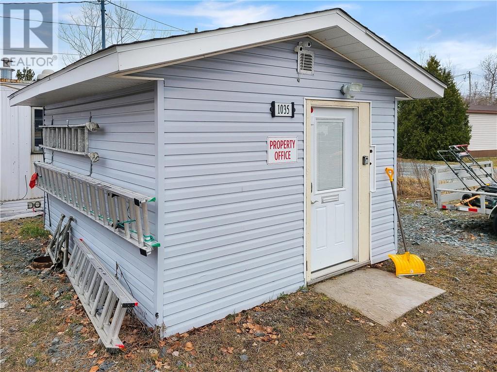 1035 Hwy 17 E Property Photo 11