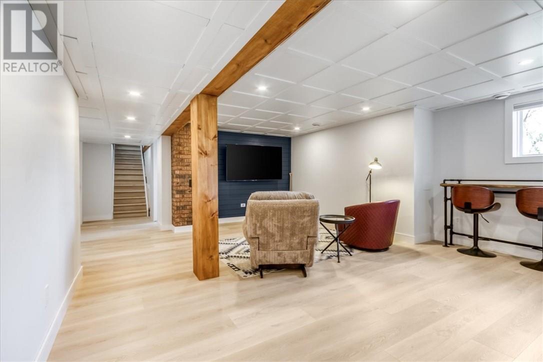 79 Meredith Street W Property Photo 24