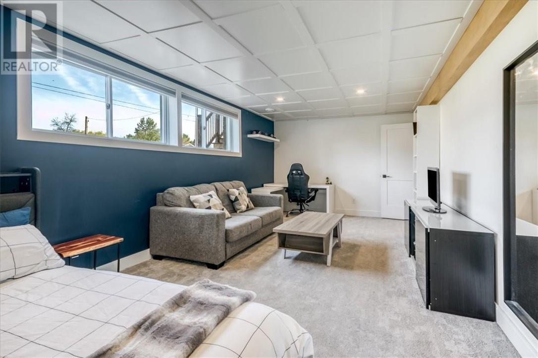 79 Meredith Street W Property Photo 29