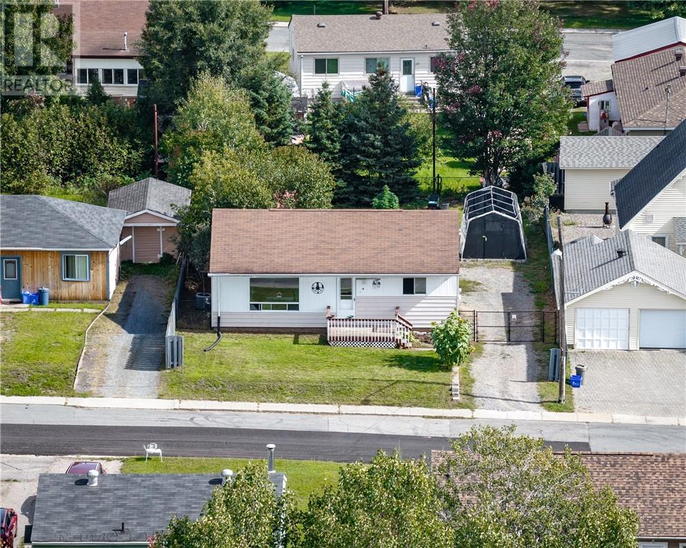 4 Campbell Street Property Photo 23