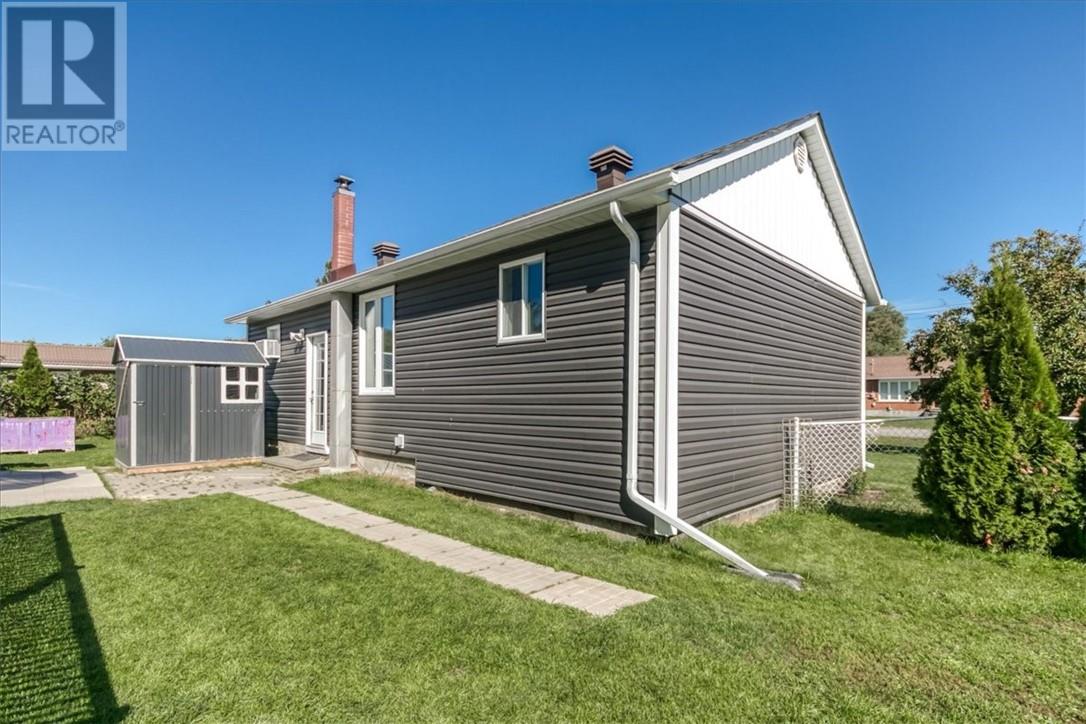 21 Roberta Avenue Property Photo 8